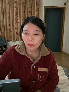 xiiuuff18 online show from February 12, 12:05 pm