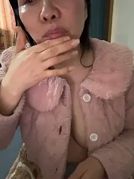 xiiuuff18 online show from March 4, 12:07 am