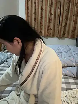 xiiuuff18 online show from April 10, 11:39 am