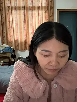 xiiuuff18 online show from March 8, 11:52 pm