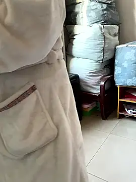 xiiuuff18 online show from January 9, 12:17 am