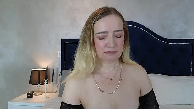 Snapshot of Blue_Angel_Sweet chatting on October 6, 3:40 am Blue Angel Sweet online show from October 6, 3:40 am