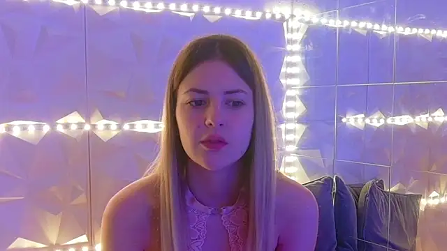 Snapshot of Aishha_ chatting on December 15, 5:35 am Aishha online show from December 15, 5:35 am