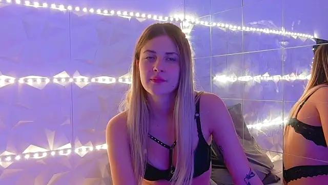 Snapshot of Aishha_ chatting on October 11, 12:28 pm Aishha online show from October 11, 12:28 pm
