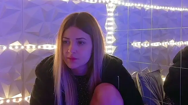 Snapshot of Aishha_ chatting on December 2, 6:15 am Aishha online show from December 2, 6:15 am