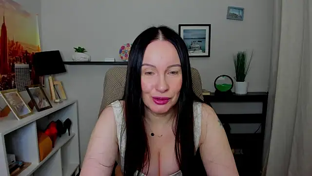 Snapshot of Velvet_Jasmine chatting on October 31, 6:32 am Velvet Jasmine online show from October 31, 6:32 am