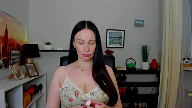 Snapshot of Velvet_Jasmine chatting on October 22, 5:29 am Velvet Jasmine online show from October 22, 5:29 am