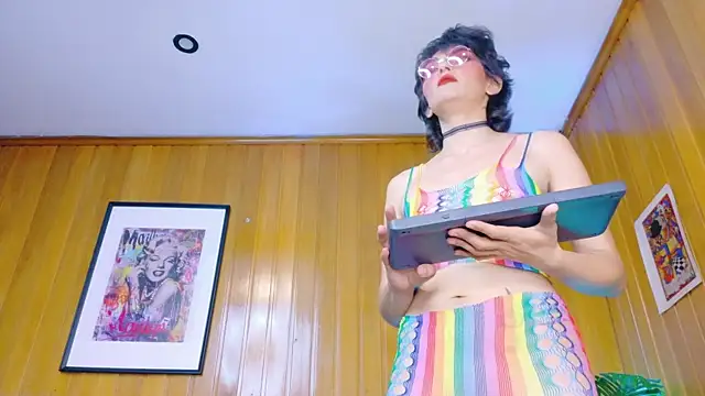 Zafiro Gem  online show from November 5, 7:28 pm