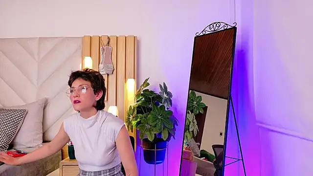 Zafiro Gem  online show from September 12, 7:57 pm