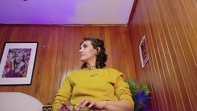 Zafiro Gem  online show from February 8, 9:18 am