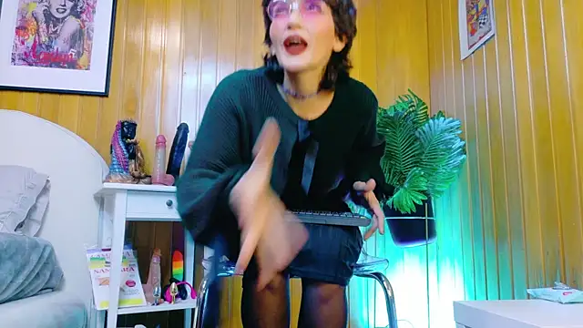 Zafiro Gem  online show from November 18, 8:01 pm