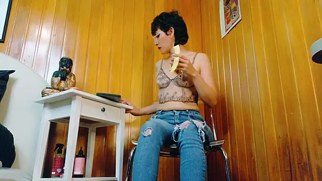 Zafiro Gem  online show from October 18, 8:00 pm