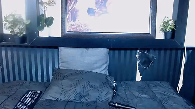 Snapshot of DarkQueen25x chatting on October 12, 7:26 pm DarkQueen25x online show from October 12, 7:26 pm