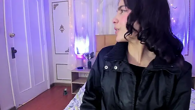 aitana johns online show from November 19, 12:05 pm