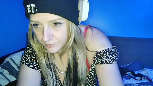 cutiekayls online show from July 25, 9:50 am