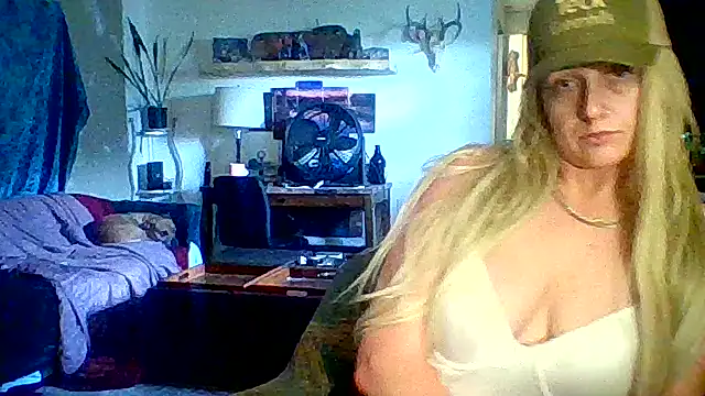 cutiekayls online show from June 22, 9:01 pm