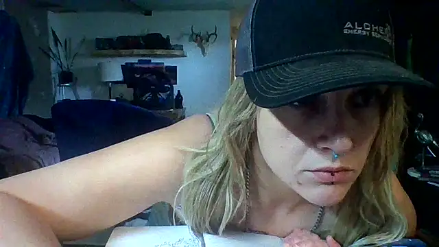 cutiekayls online show from June 30, 10:43 pm