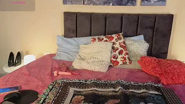 HelenaCole- online show from February 8, 2:04 pm