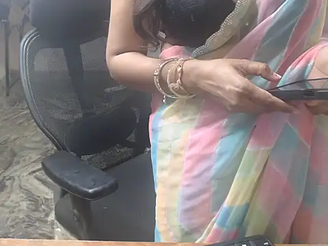  LoveBirds online show from March 7, 1:49 pm