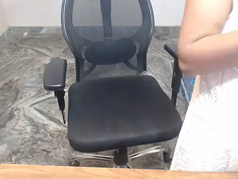  LoveBirds online show from April 9, 6:14 pm