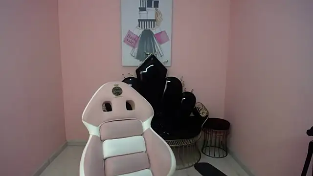 Isabella Mendez  online show from October 31, 11:29 am