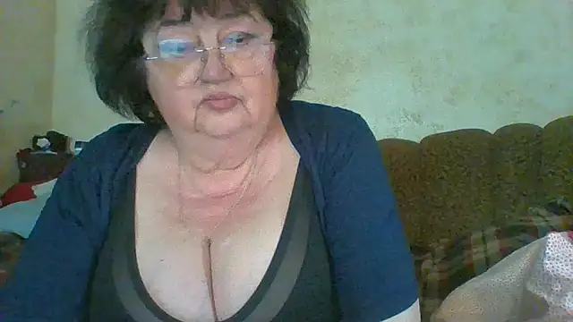 Snapshot of MilaSky5303 chatting on May 14, 2:58 pm MilaSky5303 online show from May 14, 2:58 pm