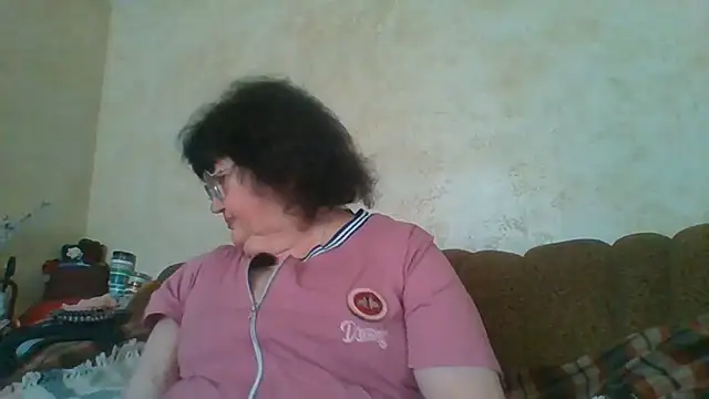 Snapshot of MilaSky5303 chatting on May 31, 8:31 am MilaSky5303 online show from May 31, 8:31 am
