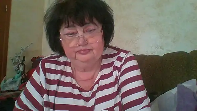 Snapshot of MilaSky5303 chatting on April 26, 2:03 pm MilaSky5303 online show from April 26, 2:03 pm
