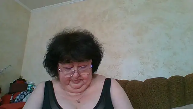 Snapshot of MilaSky5303 chatting on July 9, 9:32 am MilaSky5303 online show from July 9, 9:32 am