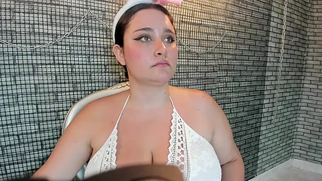 Briana 24 online show from February 26, 5:24 pm