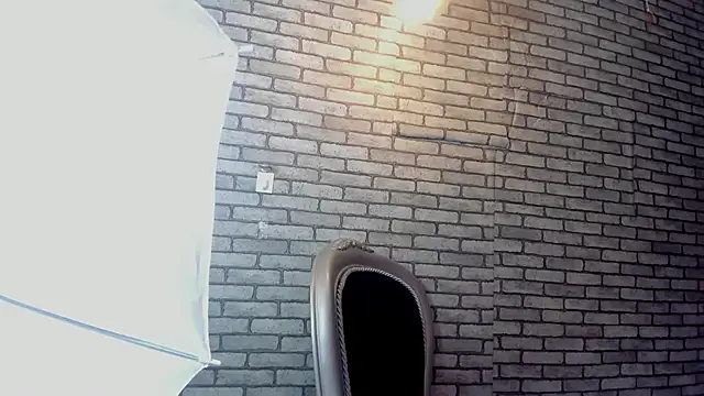 Briana 24 online show from December 13, 8:04 pm