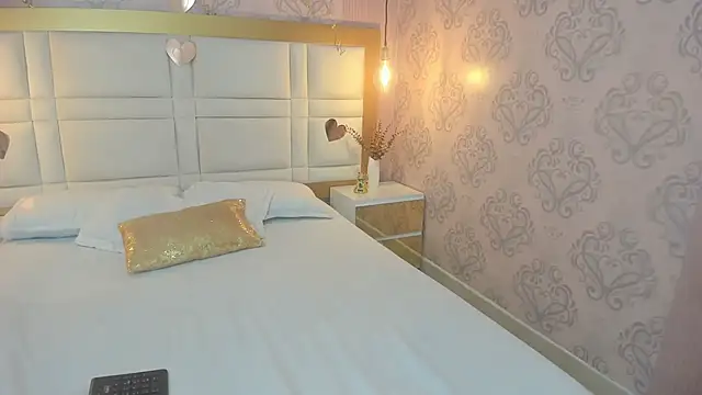 Briana 24 online show from November 20, 7:25 pm