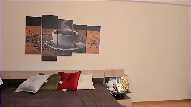 Snapshot of wavelover chatting on March 2, 6:48 pm wavelover online show from March 2, 6:48 pm