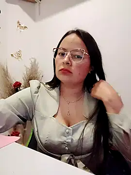 Daliz Leon online show from September 15, 1:06 am