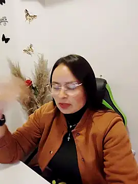 Daliz Leon online show from October 1, 1:33 am