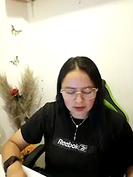 Daliz Leon online show from October 3, 2:37 am