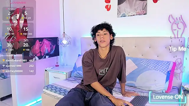Snapshot of Thedoll_ethan7 chatting on October 2, 7:28 pm Thedoll ethan7 online show from October 2, 7:28 pm