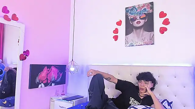 Snapshot of Thedoll_ethan7 chatting on October 22, 8:41 pm Thedoll ethan7 online show from October 22, 8:41 pm