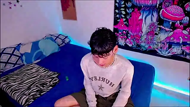 Snapshot of Thedoll_ethan7 chatting on June 3, 8:46 pm Thedoll ethan7 online show from June 3, 8:46 pm