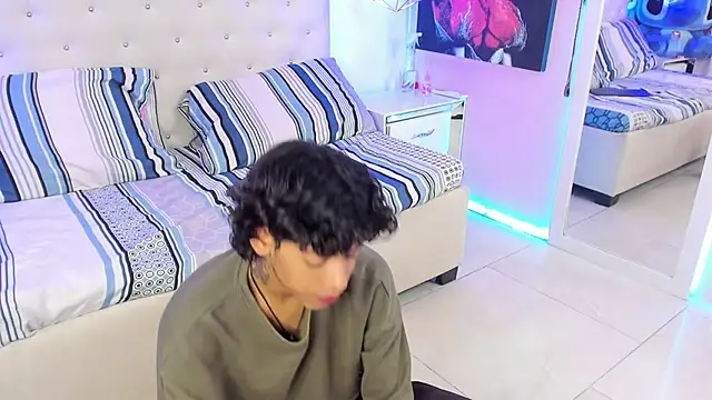 Snapshot of Thedoll_ethan7 chatting on September 16, 7:26 pm Thedoll ethan7 online show from September 16, 7:26 pm