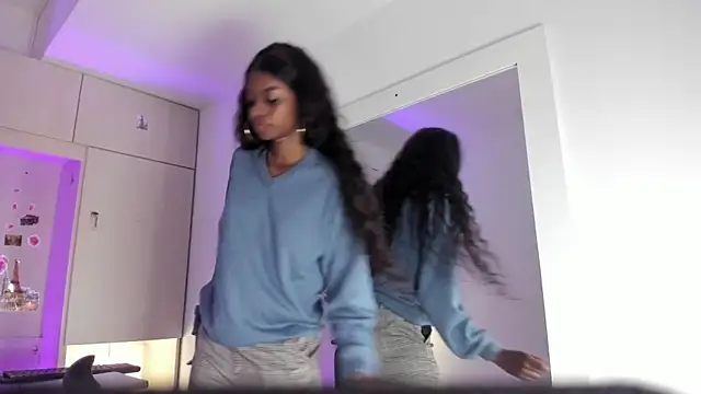 Stefannyevans  online show from February 6, 1:51 pm