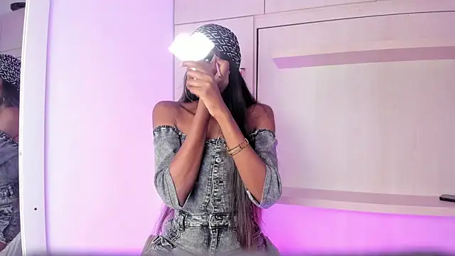 Stefannyevans  online show from March 5, 1:19 pm