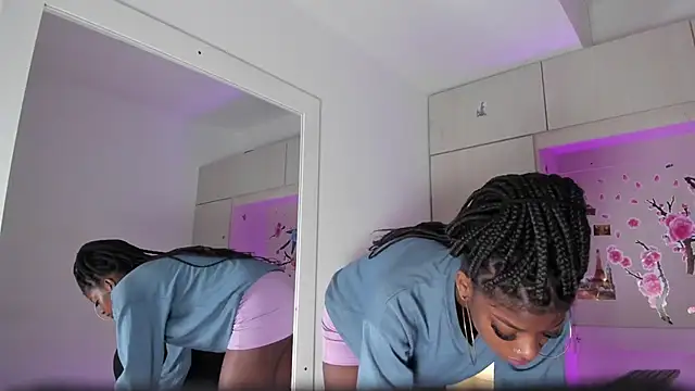 Stefannyevans  online show from December 18, 1:04 pm