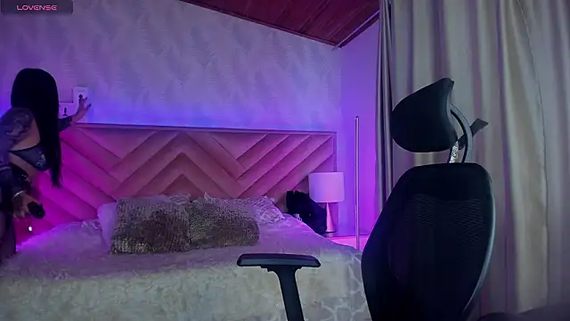  raven black online show from February 25, 1:22 pm