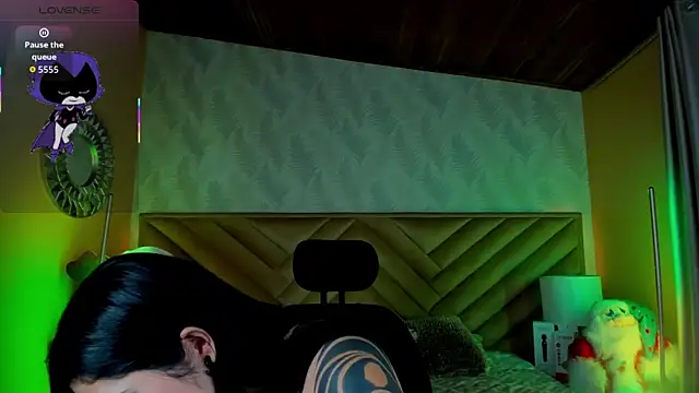  raven black online show from December 15, 12:44 pm