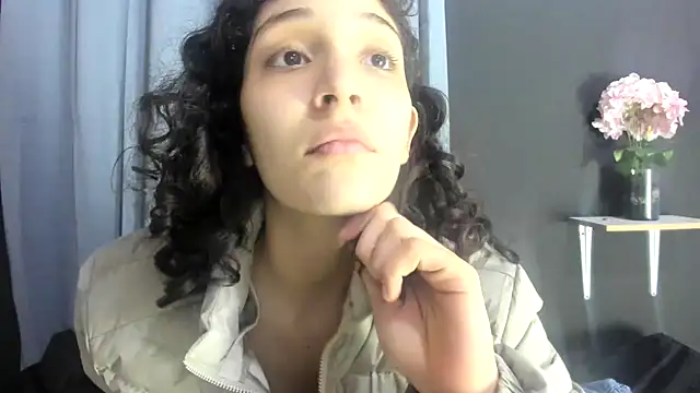 Snapshot of TeensNews18 chatting on November 15, 12:14 am TeensNews18 online show from November 15, 12:14 am