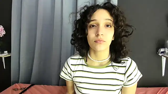 Snapshot of TeensNews18 chatting on October 31, 12:13 pm TeensNews18 online show from October 31, 12:13 pm