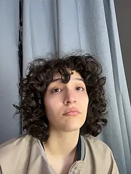 Snapshot of TeensNews18 chatting on February 19, 12:24 pm TeensNews18 online show from February 19, 12:24 pm