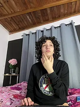 Snapshot of TeensNews18 chatting on March 3, 11:28 am TeensNews18 online show from March 3, 11:28 am