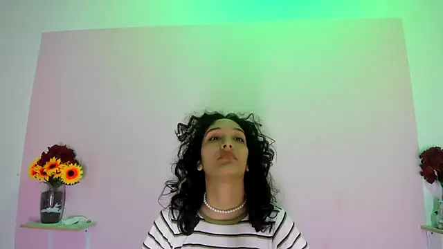 Snapshot of TeensNews18 chatting on October 28, 11:20 am TeensNews18 online show from October 28, 11:20 am